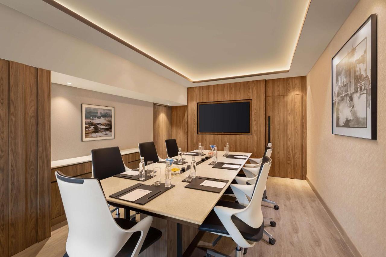 Radisson Mumbai Goregaon Экстерьер фото