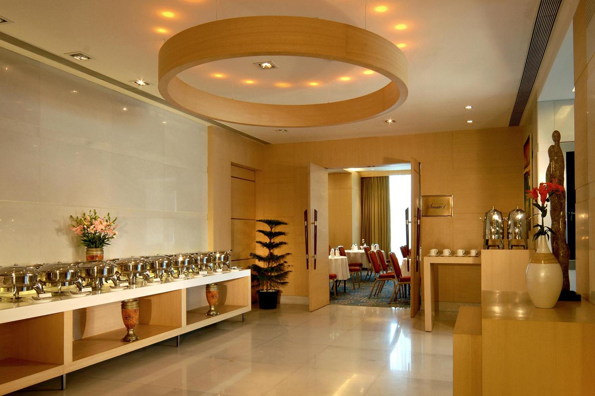 Radisson Mumbai Goregaon Экстерьер фото