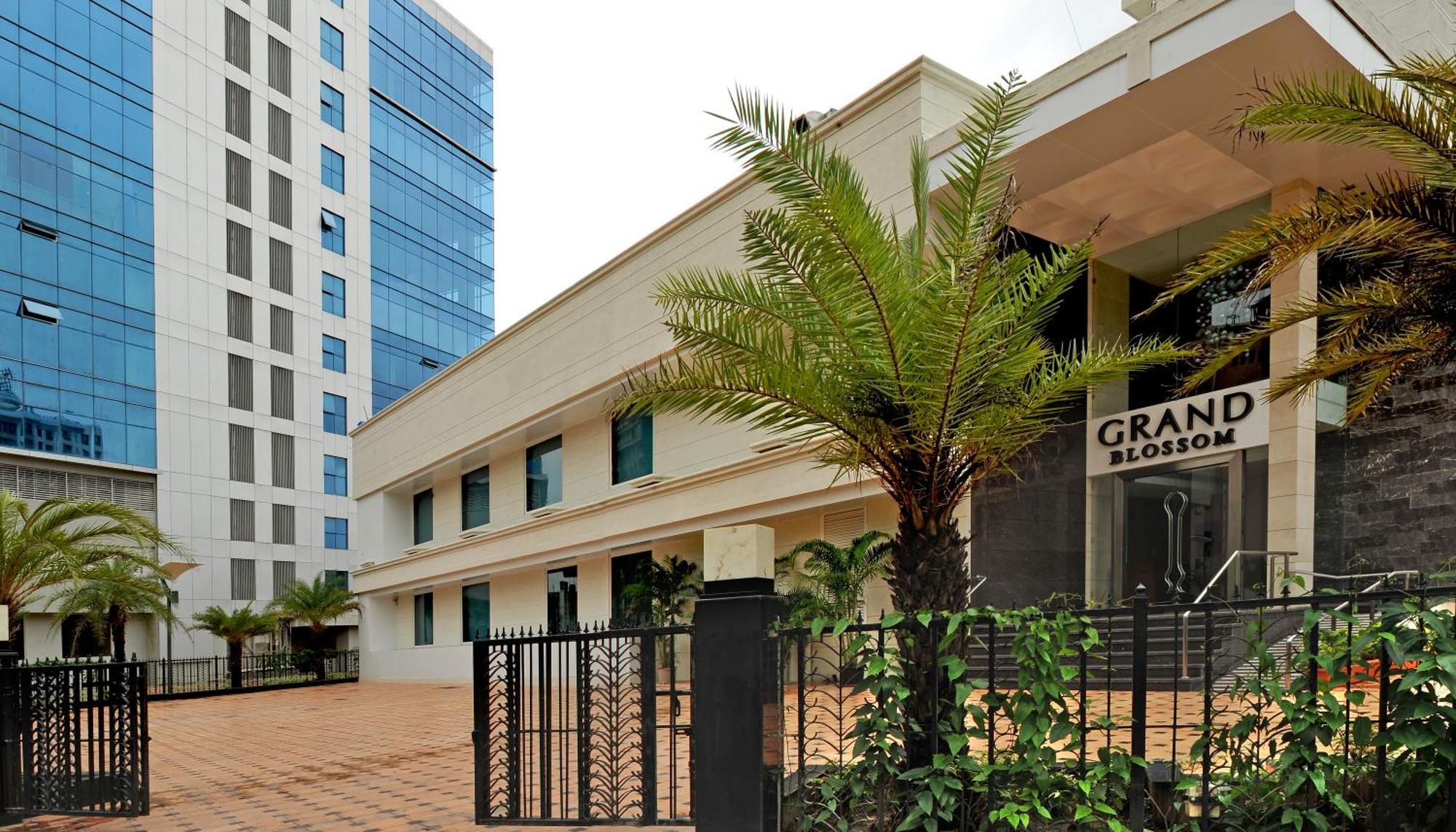 Radisson Mumbai Goregaon Экстерьер фото